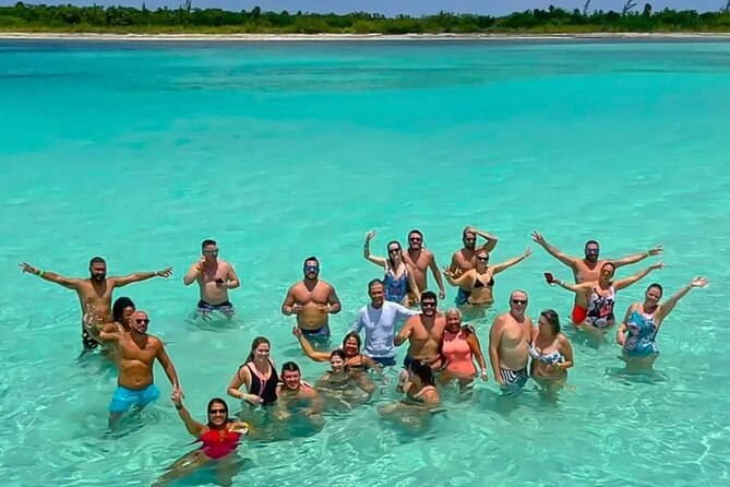 Catamaran in Cozumel with snorkeling at El Cielo and open Bar - Open bar and onboard energy: the social part of the day