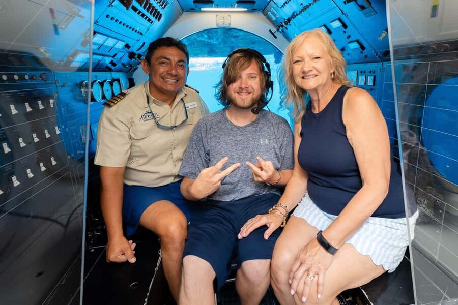 Cozumel: Atlantis Submarine Adventure - Cameras, phones, and how to get clear pictures through windows