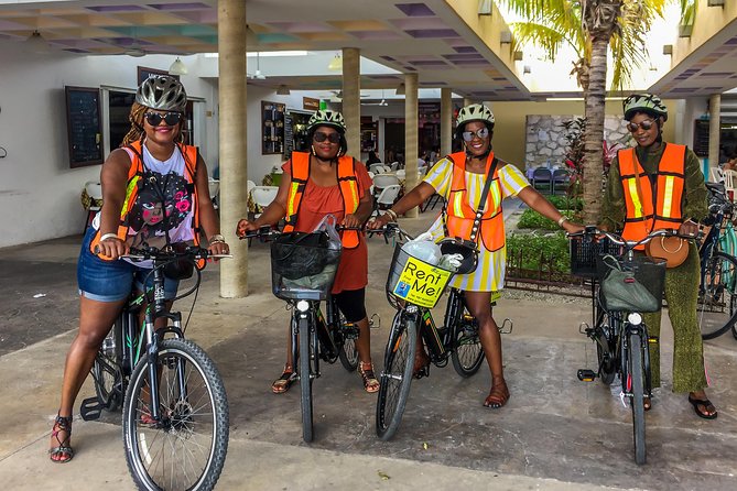Cozumel: City Tour by E-bike - Stop 1: 3 De Mayo Park and Corpus Christi church energy