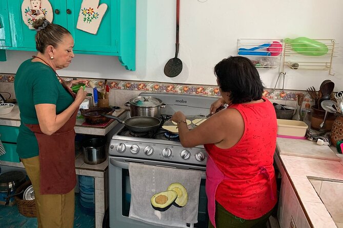 Cozumel Cooking Class - El Mercado at 11:00 am: choosing ingredients the local way