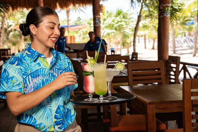 Cozumel: KUZÁ Beach Day, Buffet, Open Bar & Mexican Flavors Class - Unlimited buffet and standard open bar: good value, but watch the hours