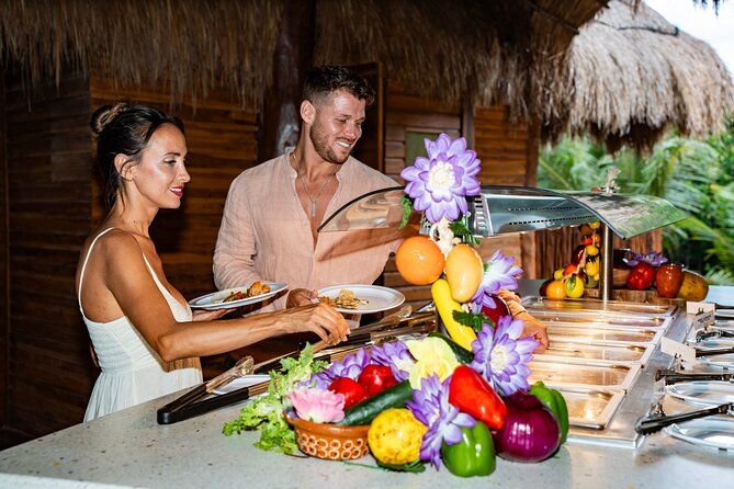 Cozumel: KUZÁ Beach Pass with Buffet, Open Bar & Activities - Entertainment between swims: live music, beach games, and cultural shows