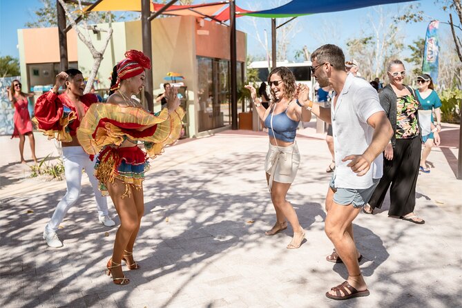 Cozumel: KUZÁ Beach Pass with Buffet, Open Bar & Activities - The buffet and open bar: where the value is strong, and the complaints start