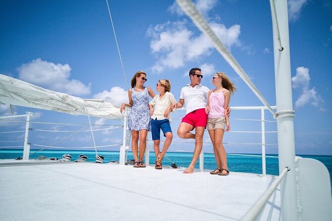 Deluxe Catamaran in Cozumel with Snorkeling Lunch and Drinks - Food and drinks: what’s included and why it’s good value