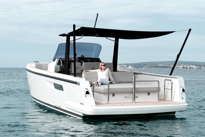 Deluxe Private Boats - 36 ft Fjord - Entering the marina zone like a pro