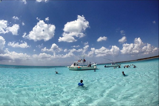 "First Lady" Private Snorkel & El Cielo Sandbar Combo - Getting to the marina near San Miguel de Cozumel