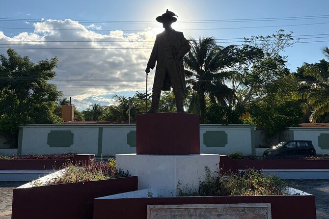 History walking - Foodie Cozumel tour - Square of the Three Cultures: replicas, chances for a dance, and quick context