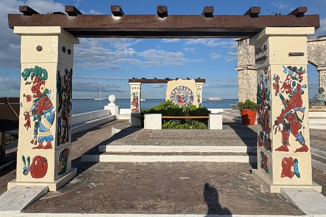 History walking - Foodie Cozumel tour - Benito Juarez Park and the fried snack detour