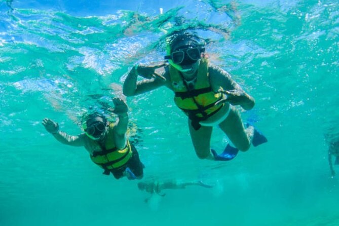 Luxury Cozumel Catamaran: Snorkel, Beach Club & Relaxation - English-speaking guides, and how to set yourself up for smooth communication