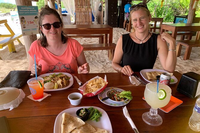 Private Tacos and Bar Hopping Tour in Cozumel - Mercado Municipal taco stop: two tacos and downtown rhythm