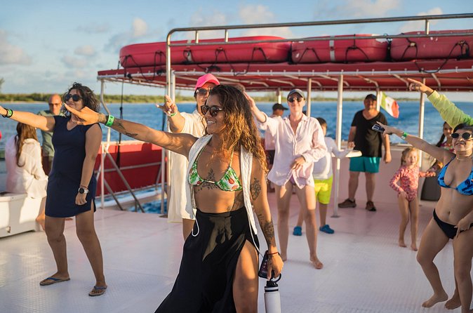 Tour El Cielo Cozumel Reef Snorkeling and Catamaran Party - On-Board Party Details: Music, Margaritas, and Included Snacks