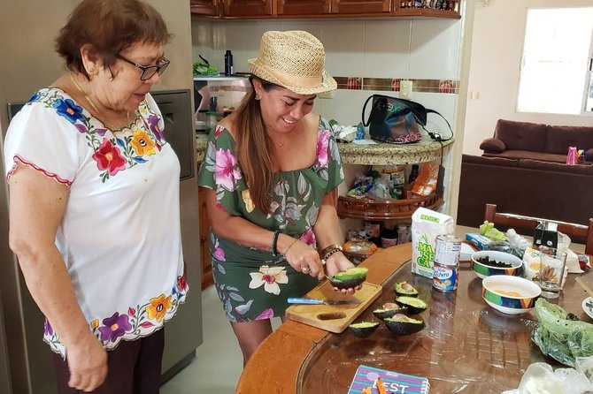 Traditional Family Kitchen in Cozumel - Cooking session in a local family home