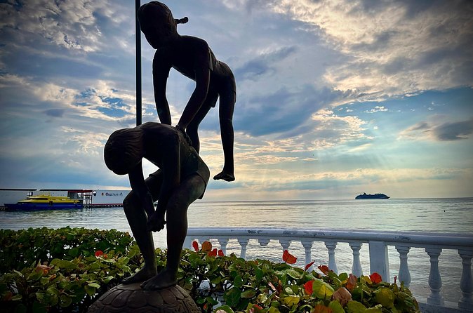 Unveil the Sunset, Embrace the Night, Taste Cozumel's Delight! - The huarache dinner: what you get and how to use the moment