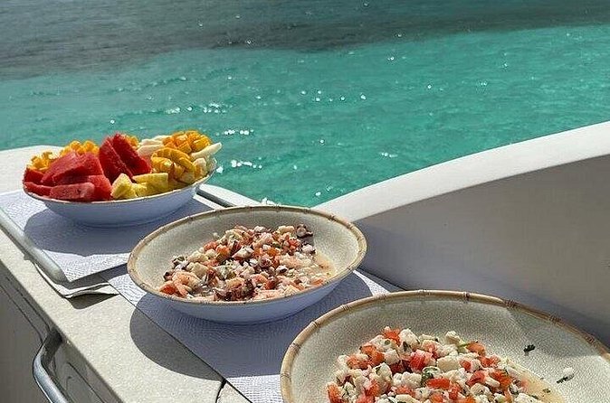 Yacht with visit to heaven cie service snorkell included - The Food and Open Bar Portion: Keeping the Day Enjoyable Between Swims